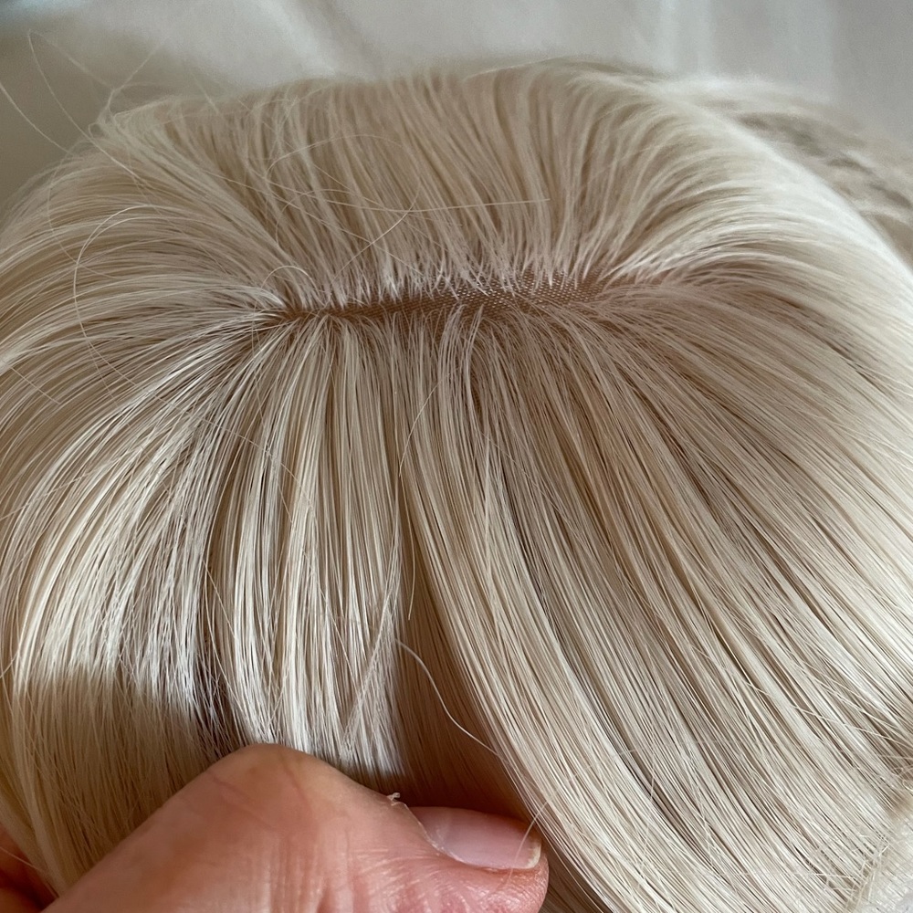 NWT 11” approx white vanilla blonde natural topper feather bangs #60 brand new - Picture 2 of 16